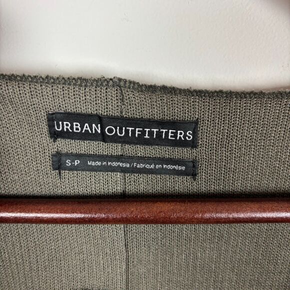 Urban Outfitters Jax Inside Out Notch Neck Top Olive Green Slouchy Boxy Medium - Picture 3 of 6